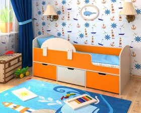 Кровать Малыш-мини с бортиком Дуб молочный/Оранжевый в Тюкалинске - tyukalinsk.katalogmebeli.com | фото